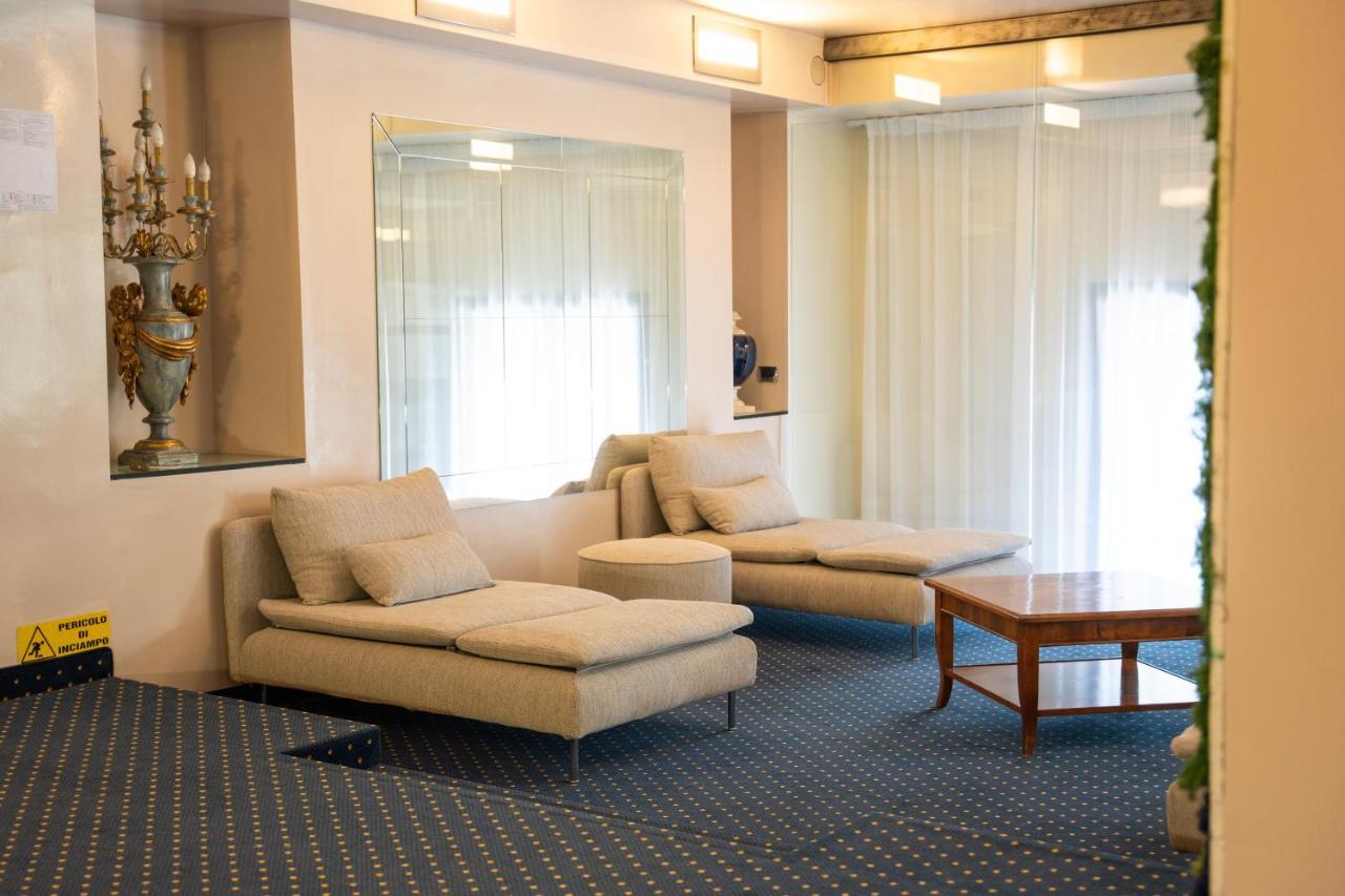 Hotel Kraft ฟลอเรนซ์ ภายนอก รูปภาพ